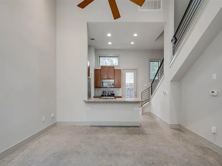 2612 Willow St #B — Photo 3