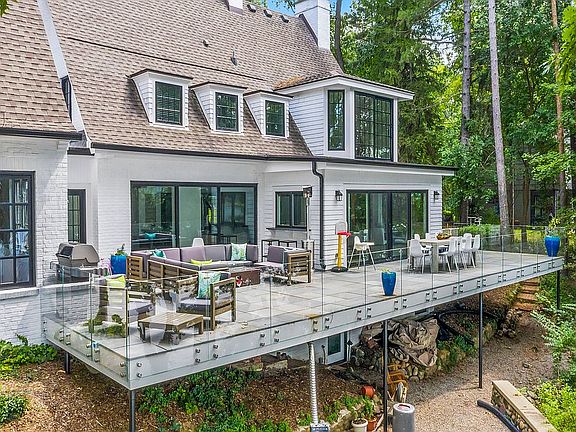 4th image of 304 Juniper Ln