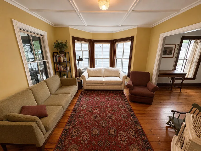 31 Sawyer St — Photo 4