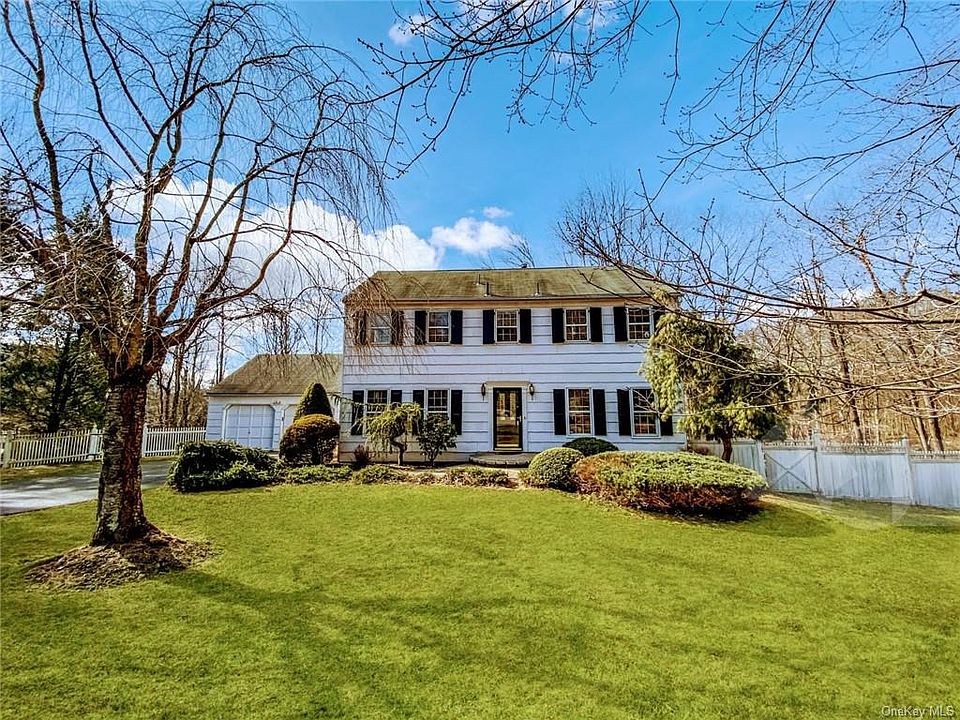1st image of 14 Pine Knoll Ct