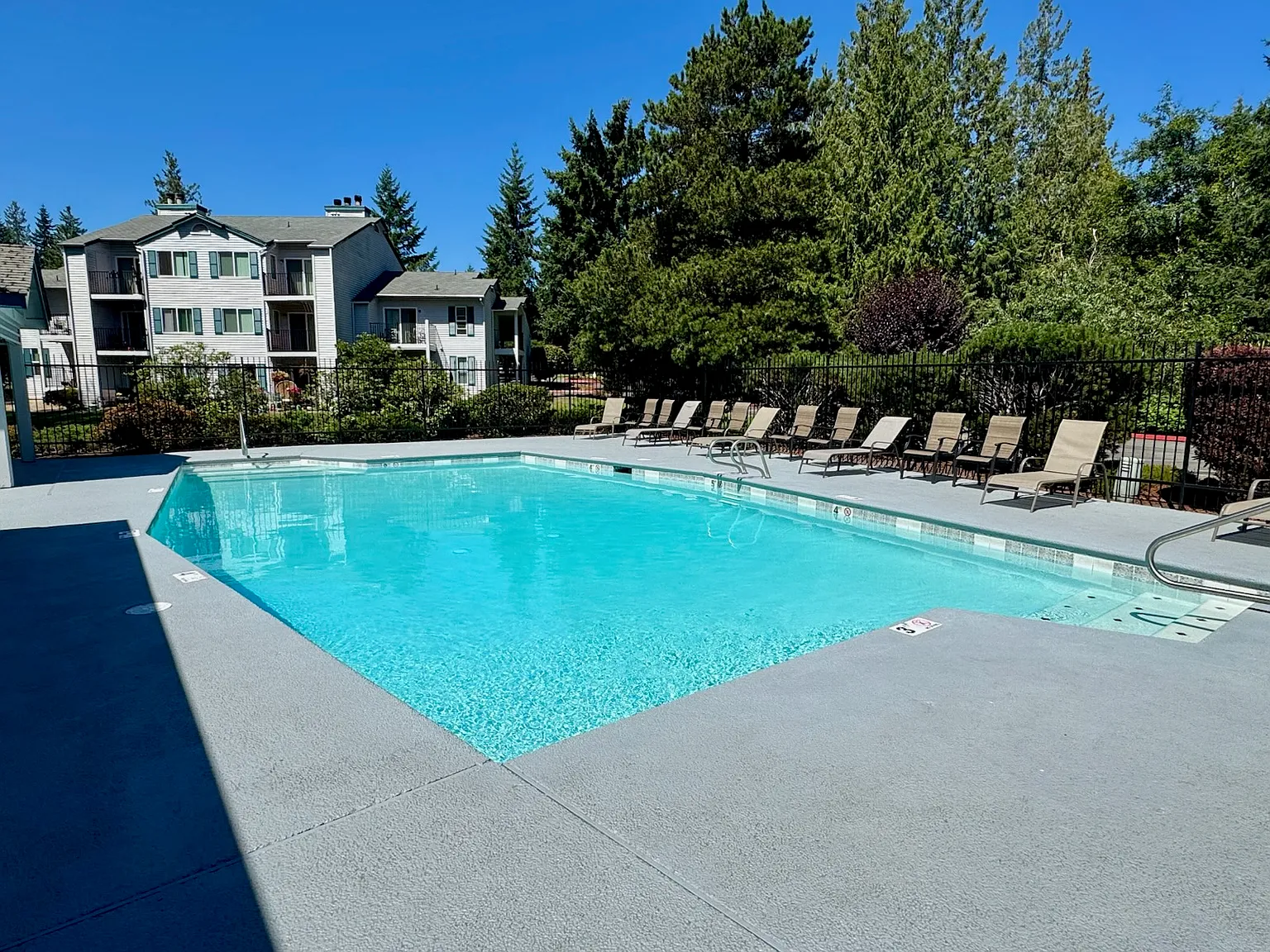 3 bed, 1193 sqft, $2,199 — Photo 3