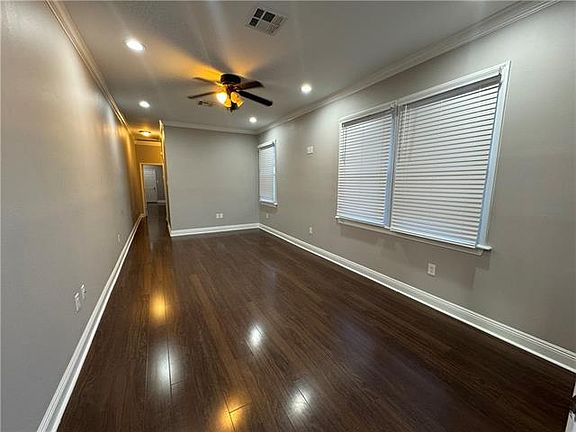 5th image of 913 Navarre Ave