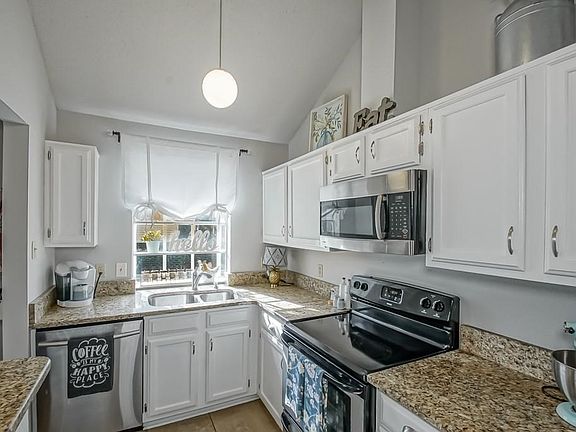 4th image of 841 Old Metairie Pl