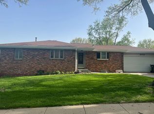 8031 Broadview Dr, Lincoln, NE 68505