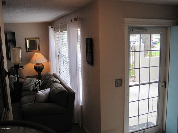 4th image of 717 W Lindenwood Cir