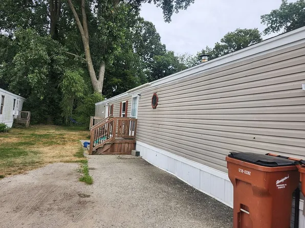 406 Sarah St NE, Cedar Springs, MI 49319