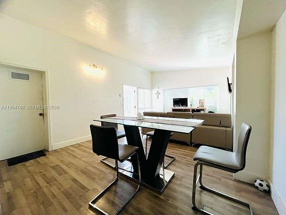 3rd image of 3101 SW 18th St