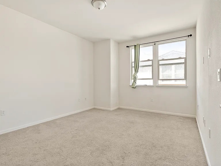2703 Ferrara Cir — Photo 16