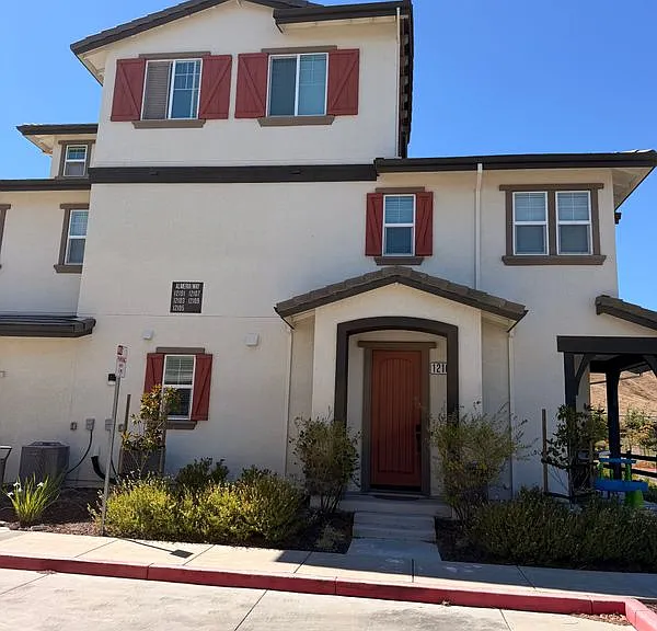 12101 Almeria Way — Photo 3