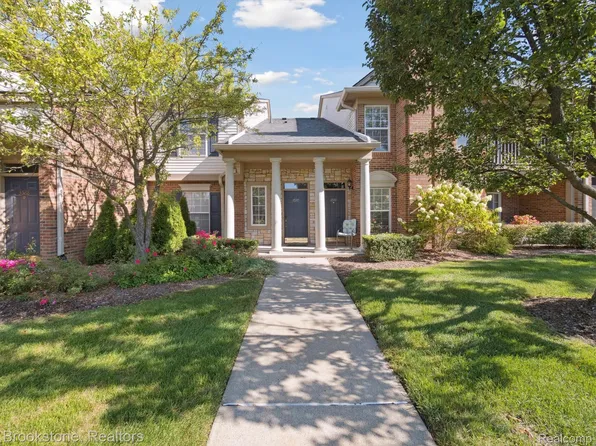 3530 Oakmonte Blvd, Oakland Twp, MI 48306