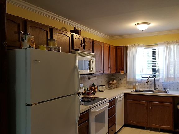 5th image of 9488 Langdon Ln #204