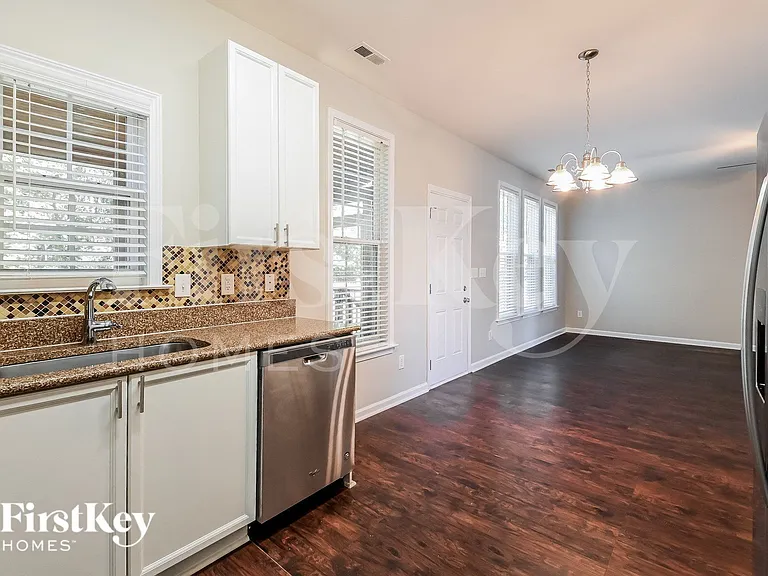 2428 Sapphire Valley Dr — Photo 6