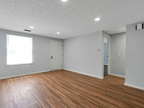 4th image of 859 Eliots Oak Rd