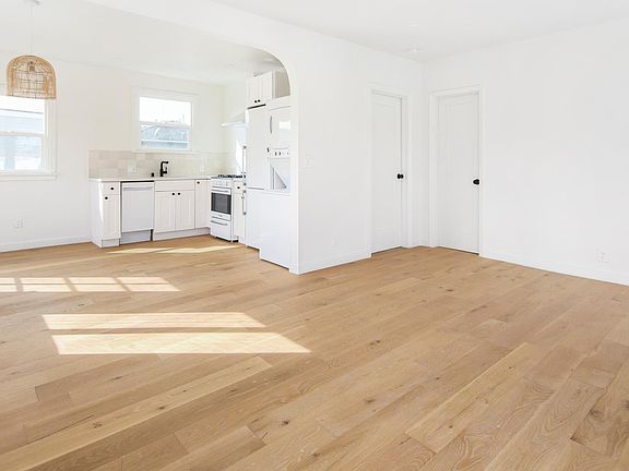 4th image of 136 S Avenue 53 #1/2