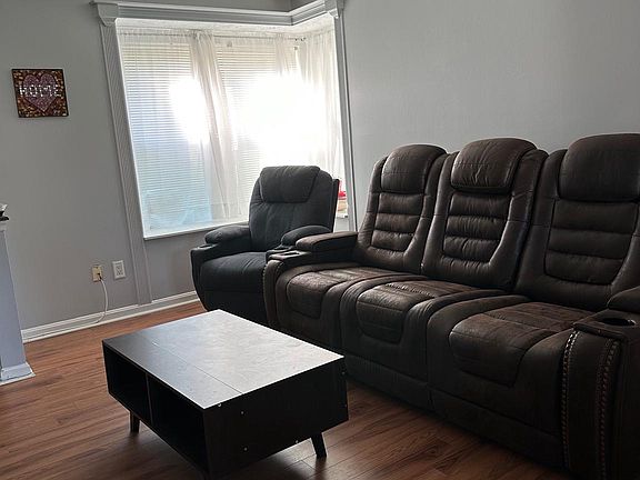 3rd image of 1216 Ashmead Sq