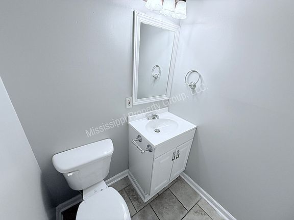5th image of 1750 Jefferson Ave APT 7