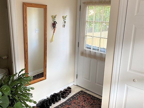 4th image of 16 Parkers Ln #2