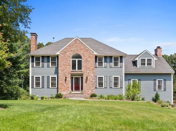 66 Coventry Ln, North Andover, MA 01845