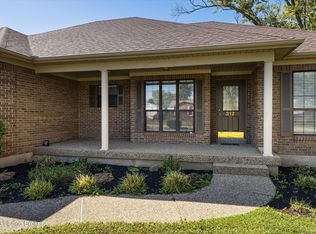 317 Centerview Dr, Shepherdsville, KY 40165
