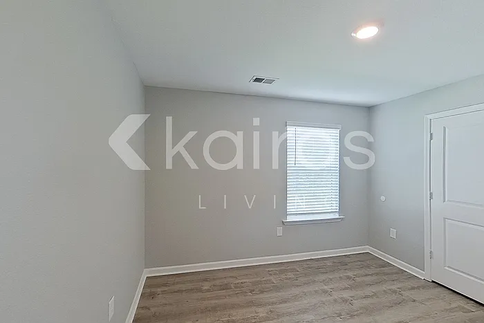1139 Freedom Pkwy — Photo 12