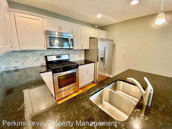 3rd image of 2424 Lyndale Ave S Unit 3