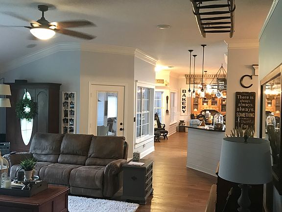 5th image of 3475 Lullwater Ln