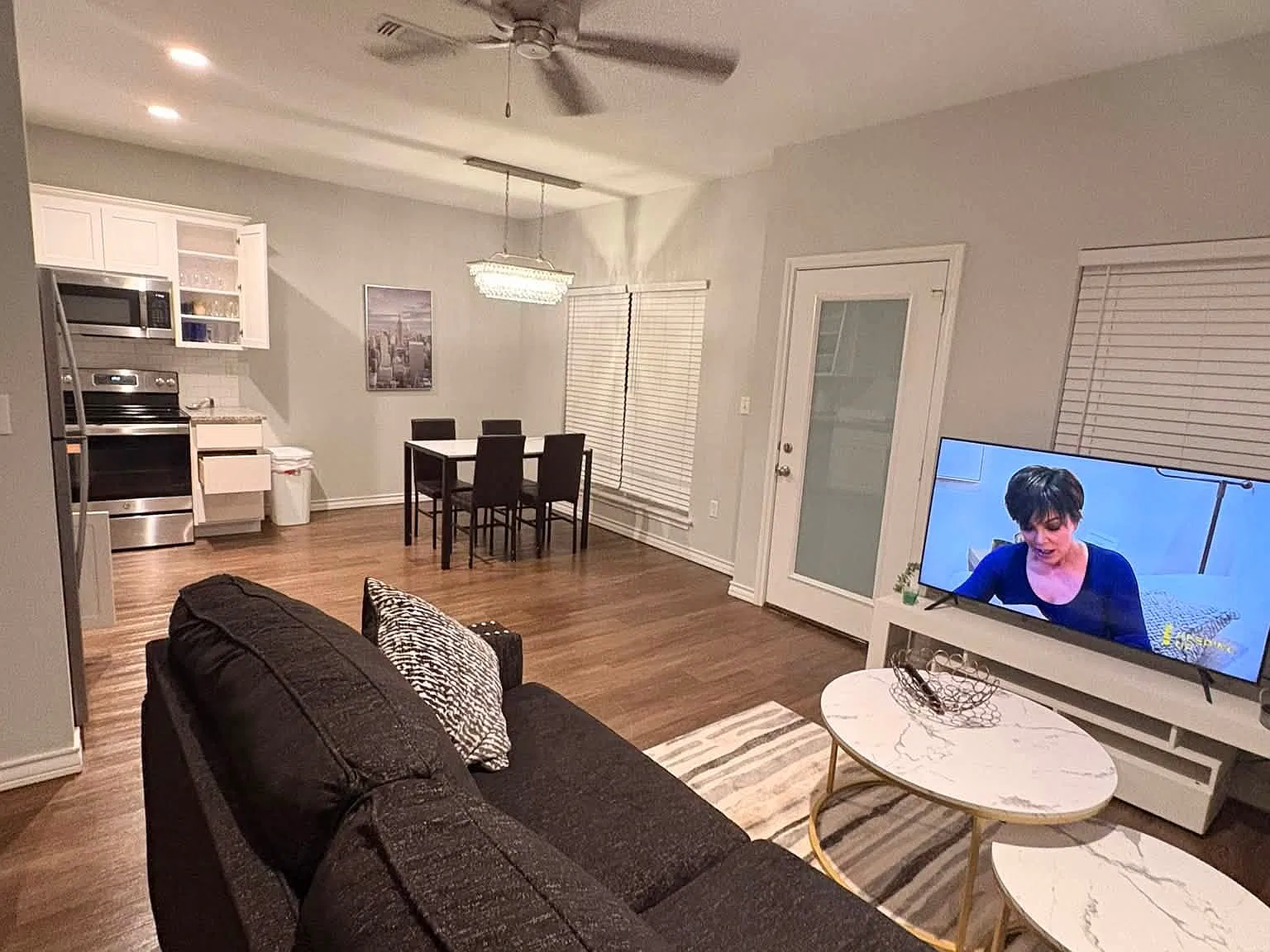 3 bed, 2.5 bath, $2,300 — Photo 2
