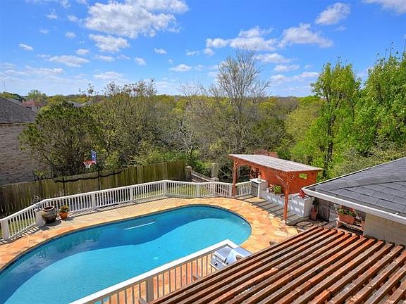 3rd image of 8025 Bottlebrush Dr