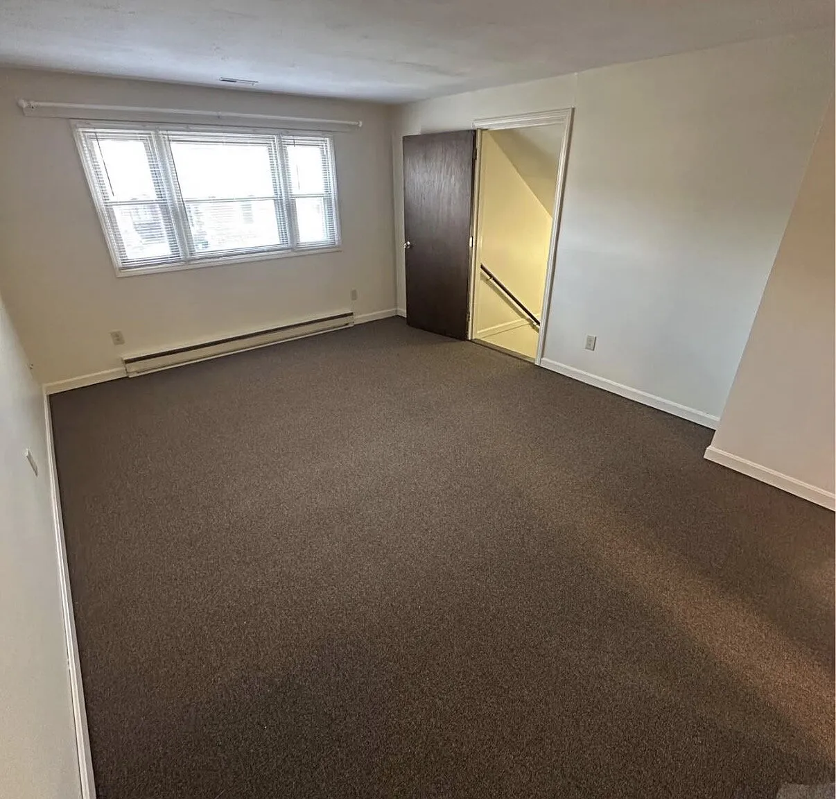 3 bed, 1.0 bath, 900 sqft, $2,250 — Photo 3
