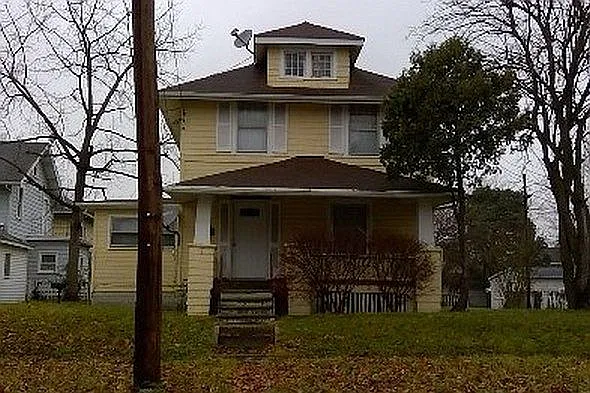 1136 E Church St photo 1