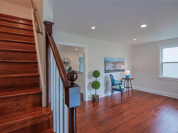 2nd image of 2304 Oakwood Ln