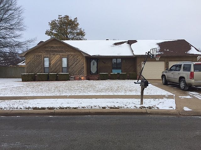 1st image of 102 W Alicia St