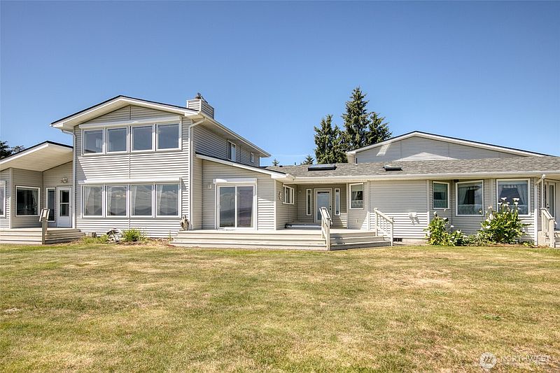 5th image of 544 Chinook Avenue SE