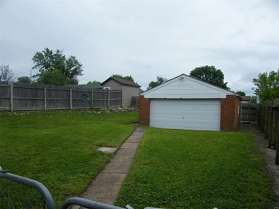 5th image of 9912 Meadow Ave