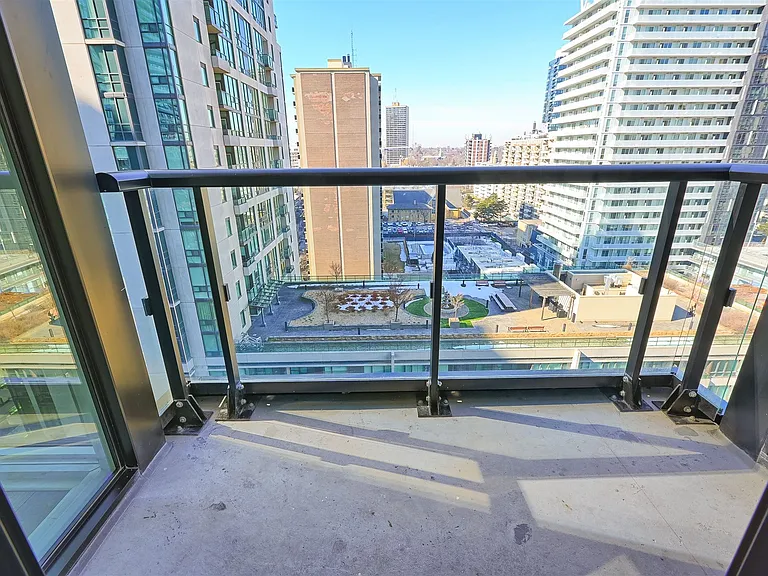 223 Redpath Ave — Photo 87