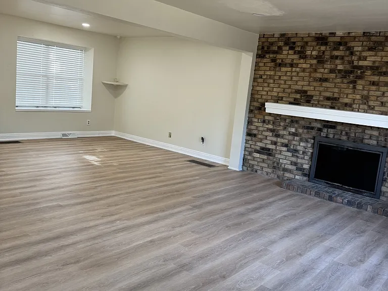 14467 E Radcliff Dr — Photo 3