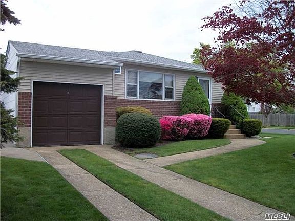 2nd image of 11 Cypress St