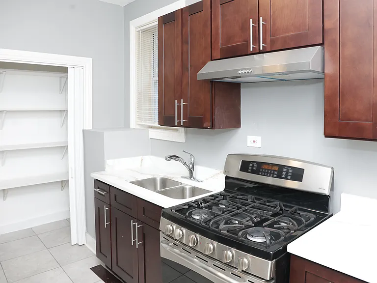 738 E Marquette Rd #1 — Photo 8