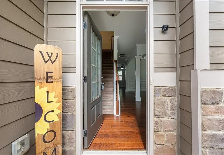 2080 Red Barn Ct — Photo 4