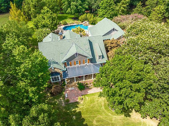 3rd image of 2313 Wind Cliff Dr