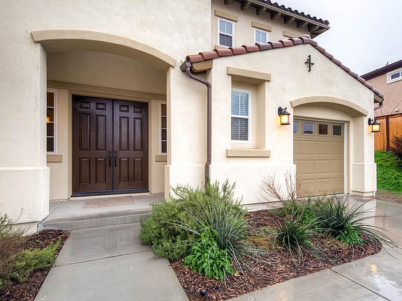 3rd image of 1101 Village Dr