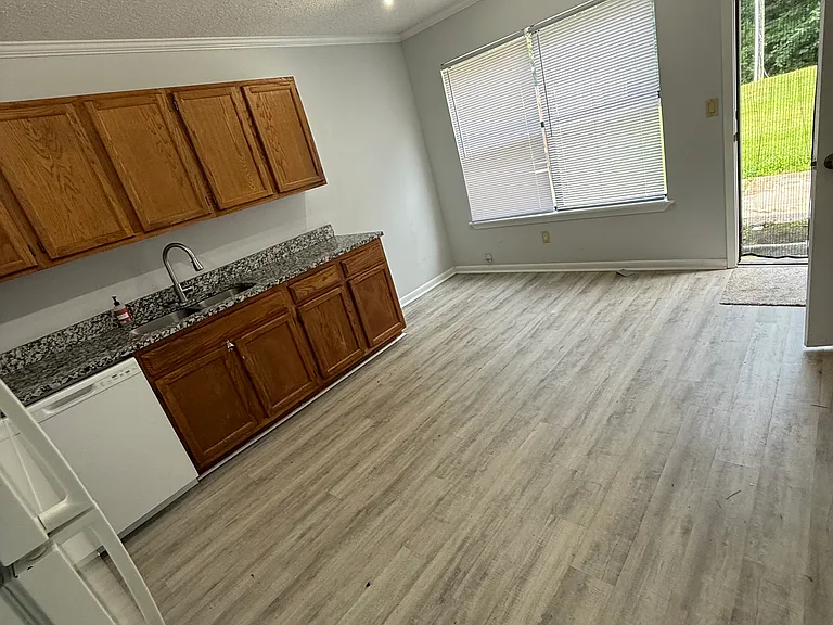 24 Victory Ln #3 — Photo 9