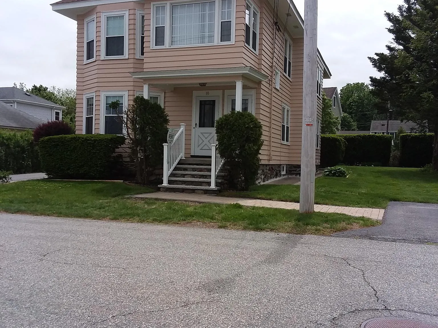 3 bed, 1300 sqft, $2,700 — Photo 1