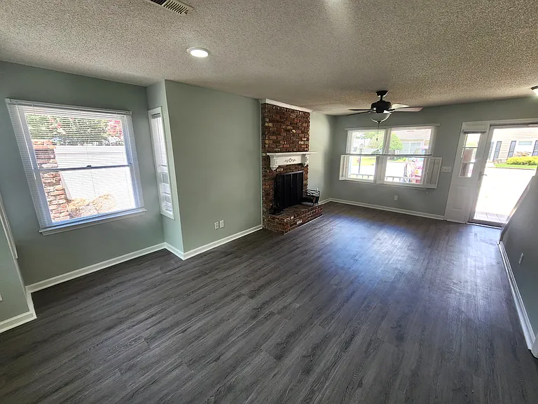 2000 Water Oak Dr #1-A — Photo 5