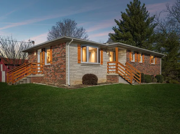 5880 Carthage Rd, Pleasant Shade, TN 37145