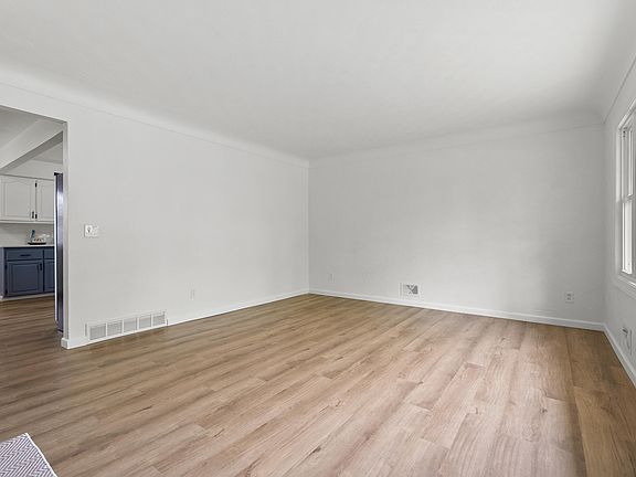 3rd image of 4703 Sunnydale Ave