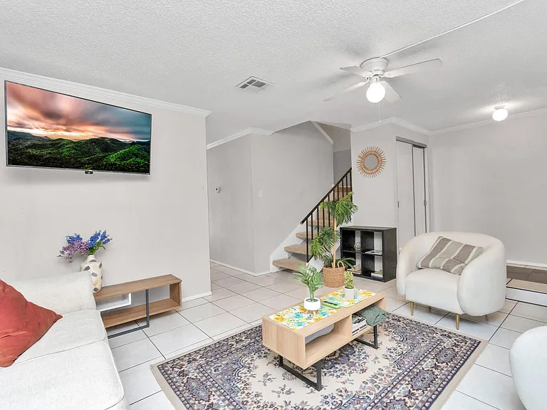 5837 Sunforest Dr — Photo 3