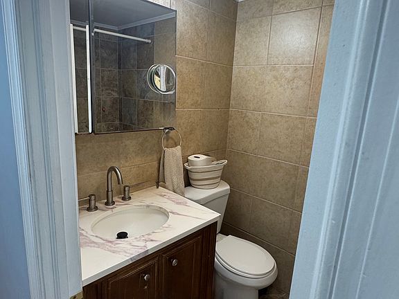 5th image of 458 Parlin St Floor 1