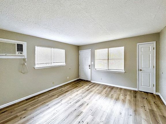 4th image of 6108 Welworth Ave