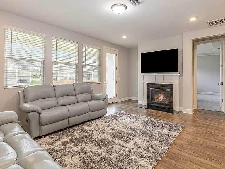 106 Durham Ln — Photo 10